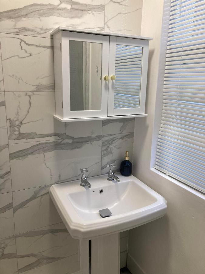 בלקפול Agapi Apartment - Sea View Sleeps Ten מראה חיצוני תמונה